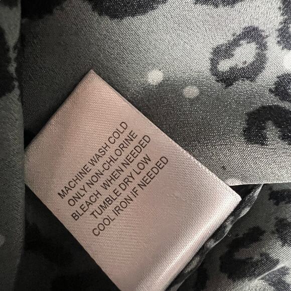 Daniel Rainn Blouse Animal Print V-Neck Roll Tab Sleeve Gray Black Women's L - Picture 9 of 14